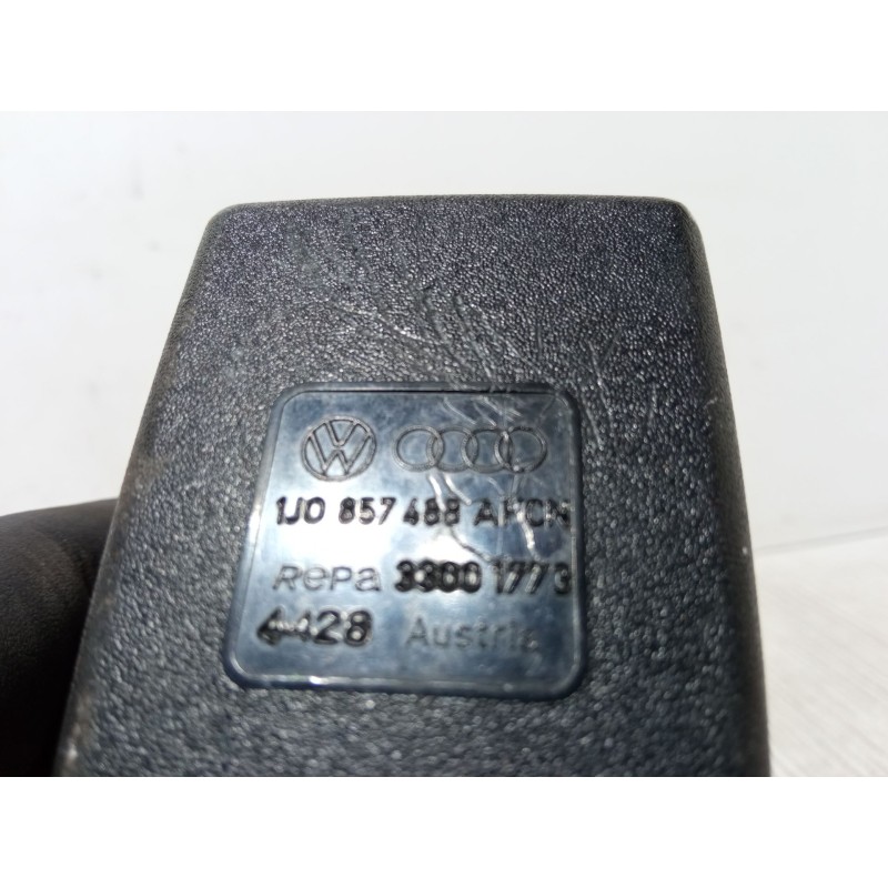 Recambio de anclaje cinturon trasero izquierdo para volkswagen golf iv (1j1) 1.6 referencia OEM IAM 1J0857488AFCN  
