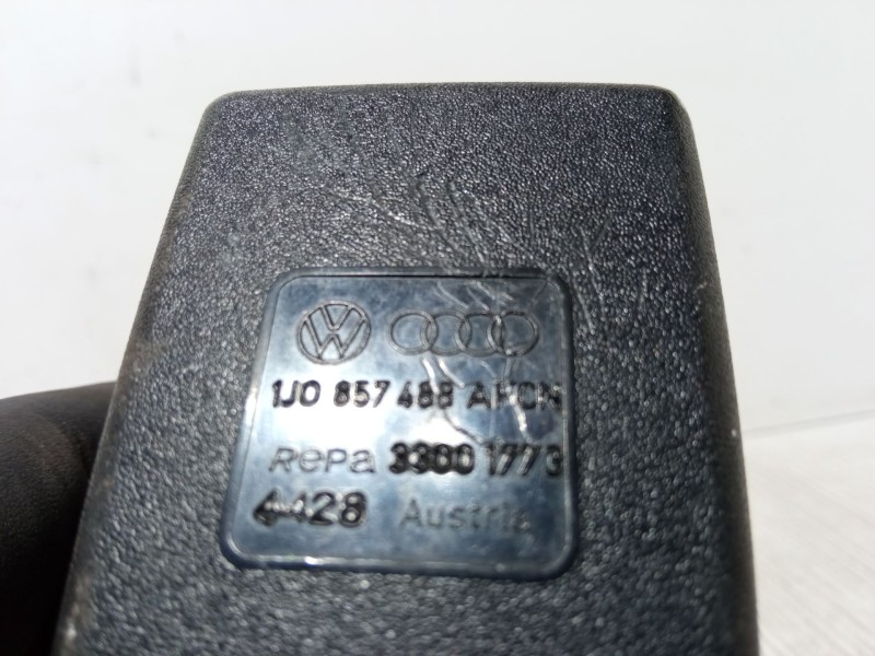 Recambio de anclaje cinturon trasero izquierdo para volkswagen golf iv (1j1) 1.6 referencia OEM IAM 1J0857488AFCN  