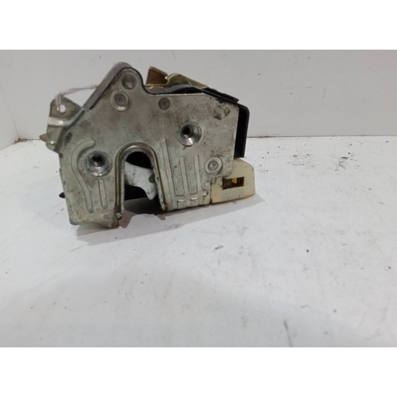 Recambio de cerradura puerta trasera izquierda para mercedes-benz 124 sedán (w124) 200 e (124.019) referencia OEM IAM   