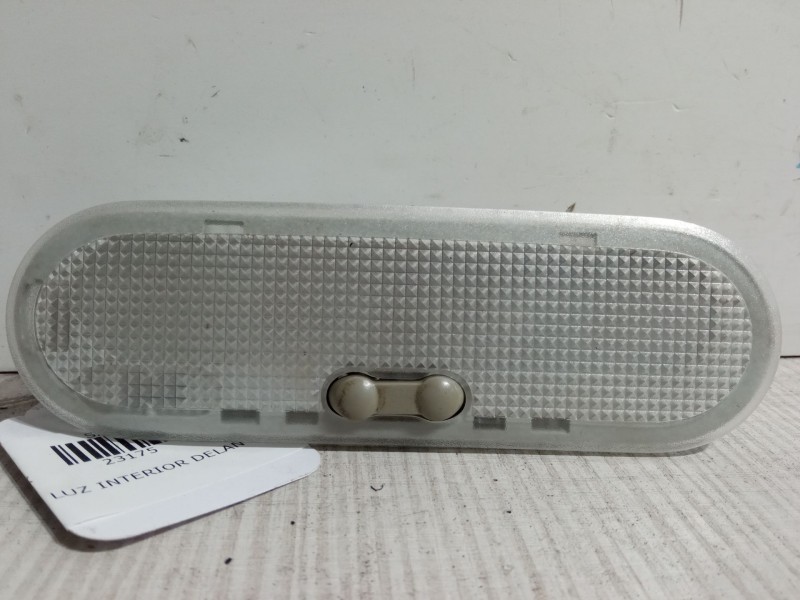 Recambio de luz interior delantera para dacia sandero 1.2 16v referencia OEM IAM 8200074362  