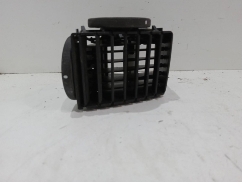 Recambio de aireador central derecho para cadillac bls wagon 1.9 d referencia OEM IAM   