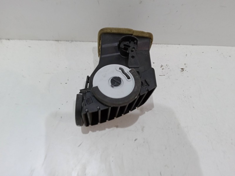 Recambio de aireador central derecho para cadillac bls wagon 1.9 d referencia OEM IAM   