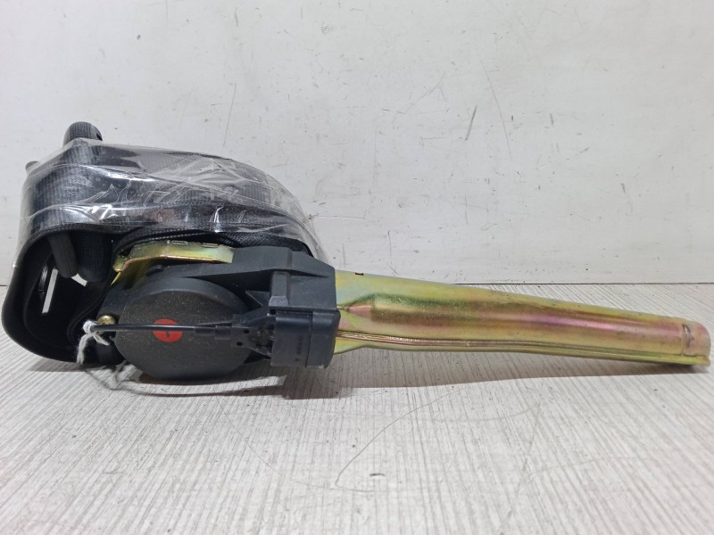 Recambio de cinturon con pretensor delantero izquierdo para seat ibiza ii (6k1) 1.4 16v referencia OEM IAM   