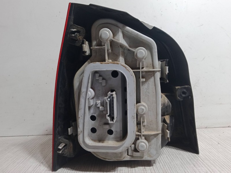 Recambio de piloto trasero derecho para volkswagen polo (9n_, 9a_) 1.2 12v referencia OEM IAM   