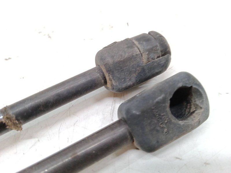 Recambio de amortiguadores malet/porton para dacia sandero 1.6 (bs0d, bs0b, bs0f, bs0h) referencia OEM IAM   
