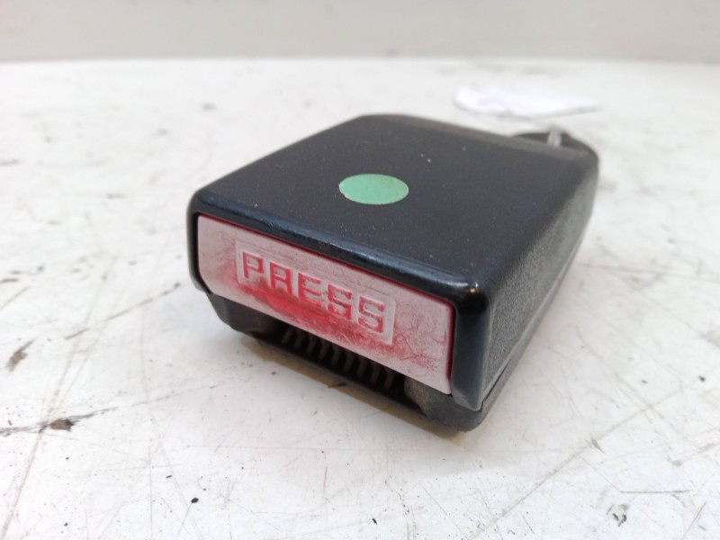 Recambio de anclaje cinturon delantero derecho para dacia sandero 1.6 (bs0d, bs0b, bs0f, bs0h) referencia OEM IAM   