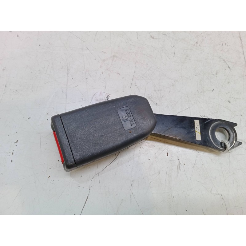 Recambio de anclaje cinturon delantero derecho para mitsubishi l200 (k7_t, k6_t, k5_t) 2.5 td 4wd (k74t) referencia OEM IAM   