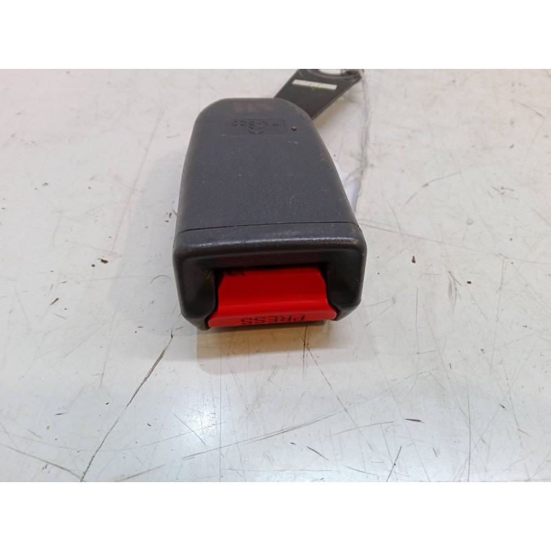 Recambio de anclaje cinturon delantero derecho para mitsubishi l200 (k7_t, k6_t, k5_t) 2.5 td 4wd (k74t) referencia OEM IAM    Recambio de anclaje cinturon delantero derecho para mitsubishi l200 (k7_t, k6_t, k5_t) 2.5 td 4wd (k74t) referencia OEM IAM