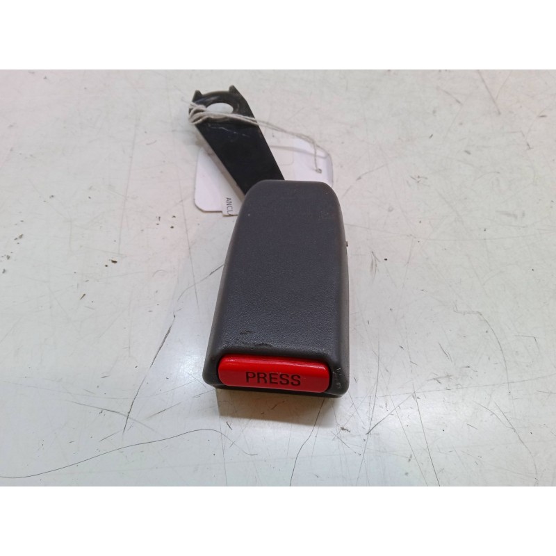 Recambio de anclaje cinturon delantero derecho para mitsubishi l200 (k7_t, k6_t, k5_t) 2.5 td 4wd (k74t) referencia OEM IAM    Recambio de anclaje cinturon delantero derecho para mitsubishi l200 (k7_t, k6_t, k5_t) 2.5 td 4wd (k74t) referencia OEM IAM
