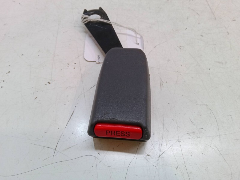 Recambio de anclaje cinturon delantero derecho para mitsubishi l200 (k7_t, k6_t, k5_t) 2.5 td 4wd (k74t) referencia OEM IAM    Recambio de anclaje cinturon delantero derecho para mitsubishi l200 (k7_t, k6_t, k5_t) 2.5 td 4wd (k74t) referencia OEM IAM