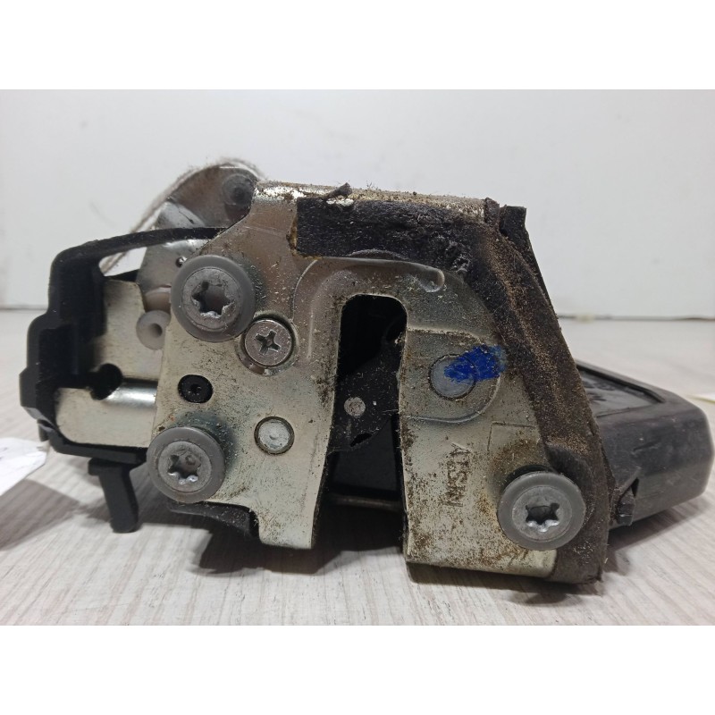 Recambio de cerradura puerta trasera izquierda para toyota corolla (_e12_) 1.4 d (nde120_) referencia OEM IAM 6906012350  