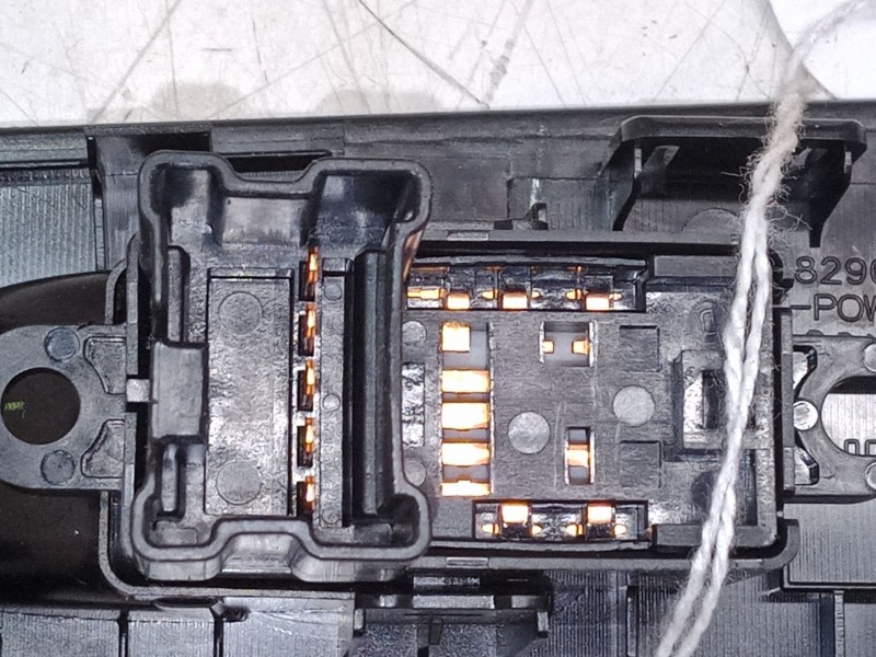 Recambio de mando elevalunas trasero izquierdo para nissan leaf (ze0) electric referencia OEM IAM   