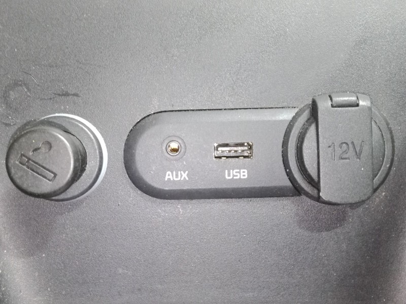 Recambio de consola central inferior para kia cee´d (jd) 1.6 gt referencia OEM IAM   