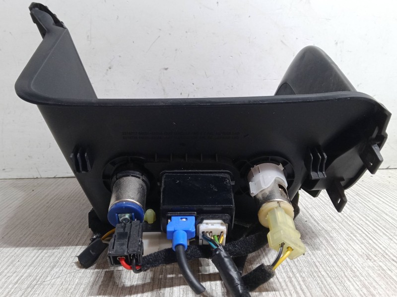 Recambio de consola central inferior para kia cee´d (jd) 1.6 gt referencia OEM IAM   