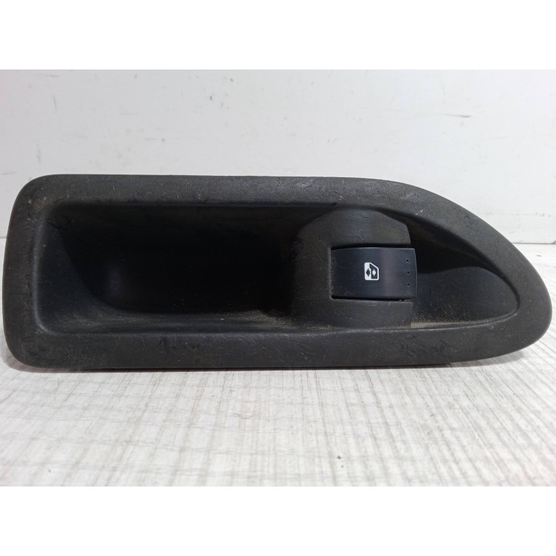 Recambio de mando elevalunas trasero derecho para renault laguna ii (bg0/1_) 1.6 16v (bg0a, bg0l) referencia OEM IAM   