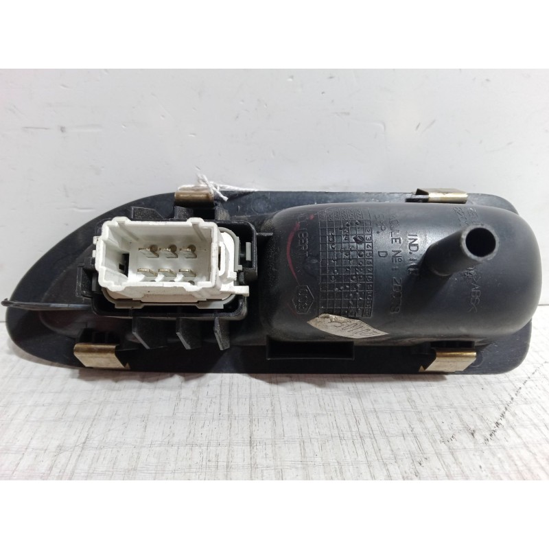 Recambio de mando elevalunas trasero derecho para renault laguna ii (bg0/1_) 1.6 16v (bg0a, bg0l) referencia OEM IAM   