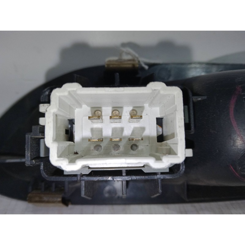 Recambio de mando elevalunas trasero derecho para renault laguna ii (bg0/1_) 1.6 16v (bg0a, bg0l) referencia OEM IAM   