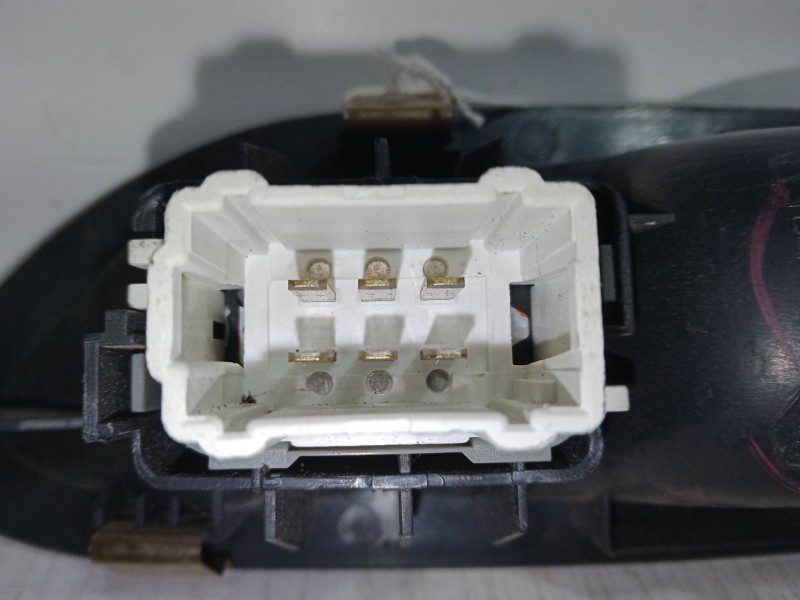 Recambio de mando elevalunas trasero derecho para renault laguna ii (bg0/1_) 1.6 16v (bg0a, bg0l) referencia OEM IAM   