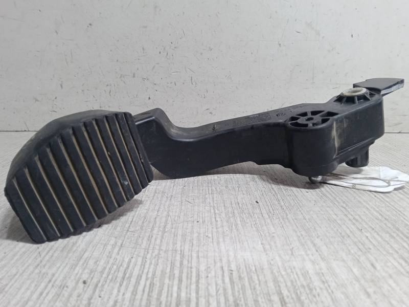 PEDAL EMBRAGUE 
