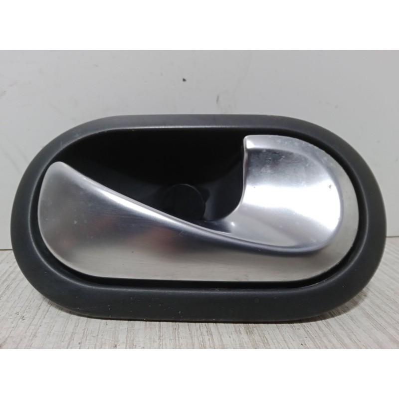 Recambio de maneta interior puerta delantera derecha para renault scénic ii (jm0/1_) 1.5 dci (jm1e, jm16) referencia OEM IAM   