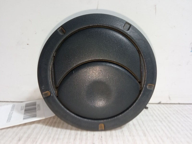 Recambio de aireador izquierdo para dacia sandero 1.2 16v referencia OEM IAM 8200212480K  