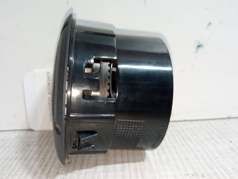 Recambio de aireador izquierdo para dacia sandero 1.2 16v referencia OEM IAM 8200212480K  
