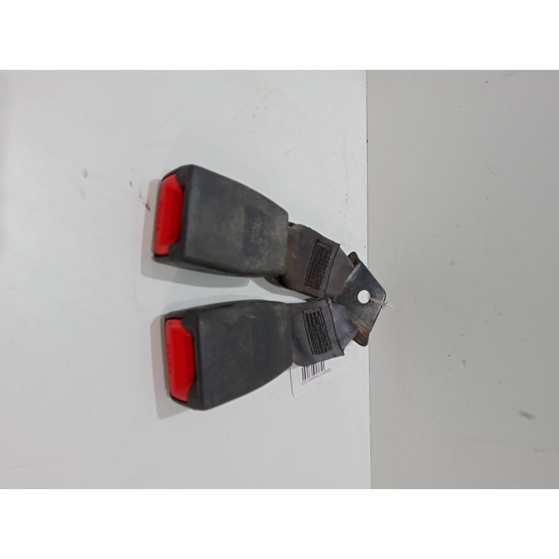 Recambio de anclaje cinturon trasero izquierdo para kia cerato i hatchback (ld) 1.6 referencia OEM IAM   