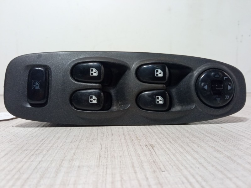 Recambio de mando elevalunas delantero izquierdo para hyundai accent ii (lc) 1.5 crdi referencia OEM IAM 620W10270  