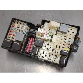 CAJA RELES / FUSIBLES 