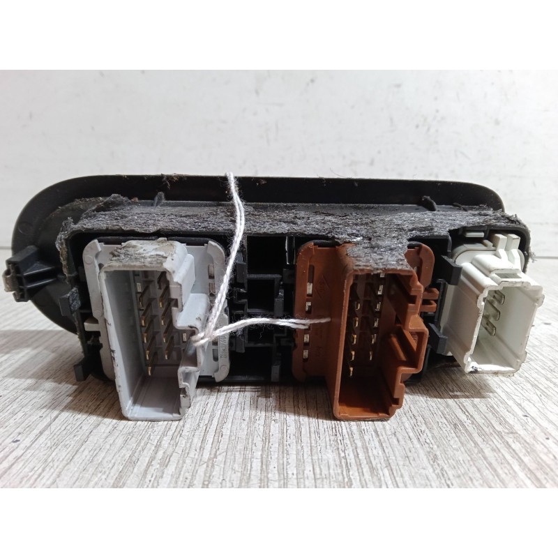 Recambio de mando elevalunas delantero izquierdo para renault scénic ii (jm0/1_) 1.6 (jm0c, jm0j, jm1b) referencia OEM IAM   