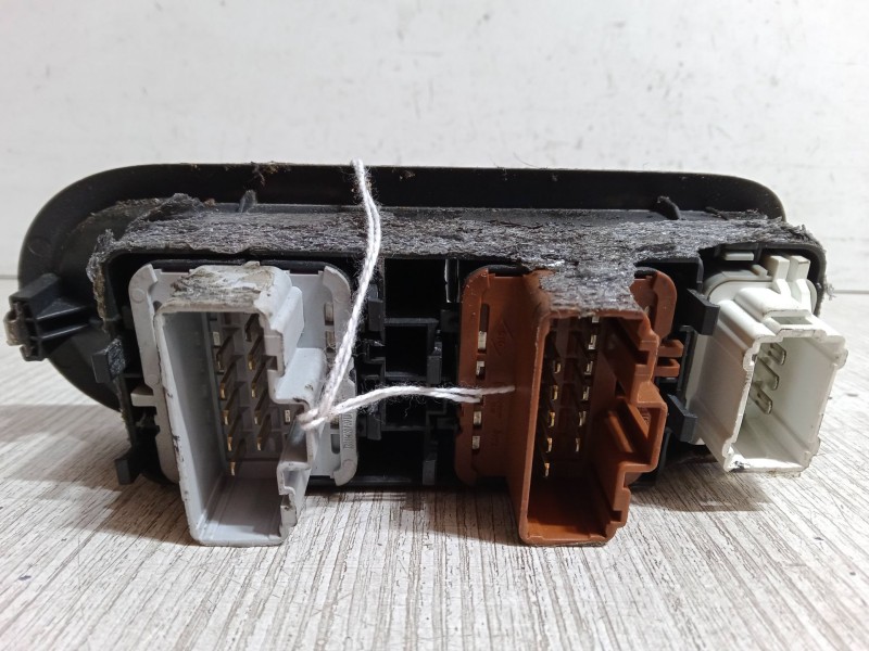 Recambio de mando elevalunas delantero izquierdo para renault scénic ii (jm0/1_) 1.6 (jm0c, jm0j, jm1b) referencia OEM IAM   