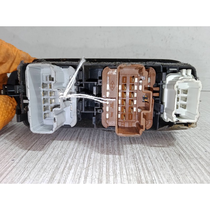 Recambio de mando elevalunas delantero izquierdo para renault scénic ii (jm0/1_) 1.6 (jm0c, jm0j, jm1b) referencia OEM IAM   