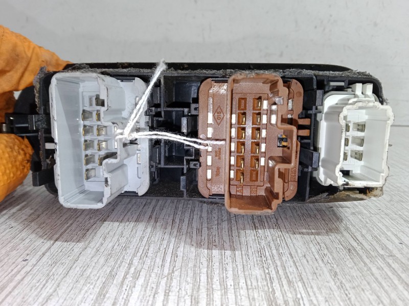 Recambio de mando elevalunas delantero izquierdo para renault scénic ii (jm0/1_) 1.6 (jm0c, jm0j, jm1b) referencia OEM IAM   