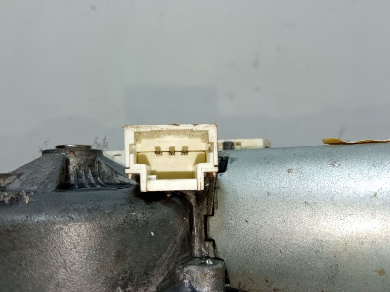 Recambio de motor limpia trasero para dacia sandero 1.2 16v referencia OEM IAM 8300734582-C  