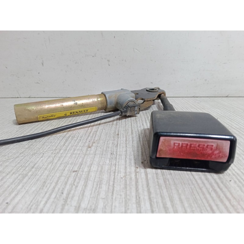 Recambio de anclaje cinturon delantero izquierdo para renault clio i (b/c57_, 5/357_) 1.4 referencia OEM IAM   