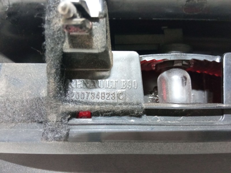 Recambio de luz central de freno para dacia sandero 1.2 16v referencia OEM IAM 8200734823C  