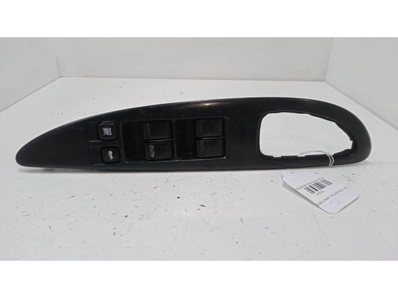 MANDO ELEVALUNAS DELANTERO IZQUIERDO 25401 AV640 