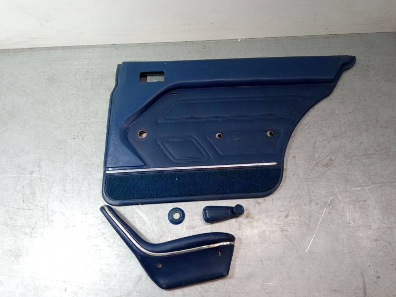 GUARNECIDO PUERTA TRASERA DERECHA 