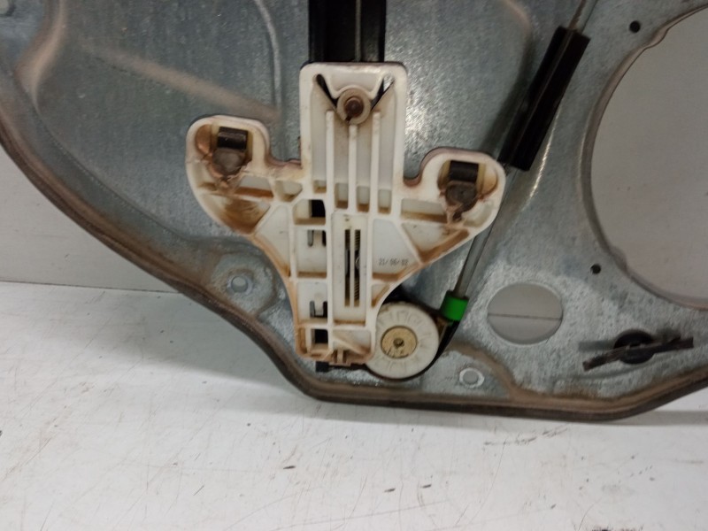 Recambio de elevalunas trasero derecho para volkswagen polo (9n_, 9a_) 1.4 fsi referencia OEM IAM   