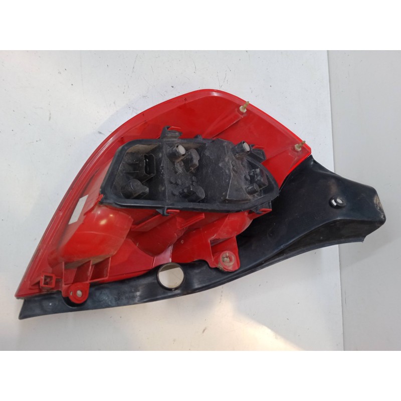 Recambio de piloto trasero derecho para renault clio iii (br0/1, cr0/1) 1.4 16v referencia OEM IAM   