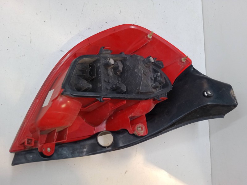 Recambio de piloto trasero derecho para renault clio iii (br0/1, cr0/1) 1.4 16v referencia OEM IAM   