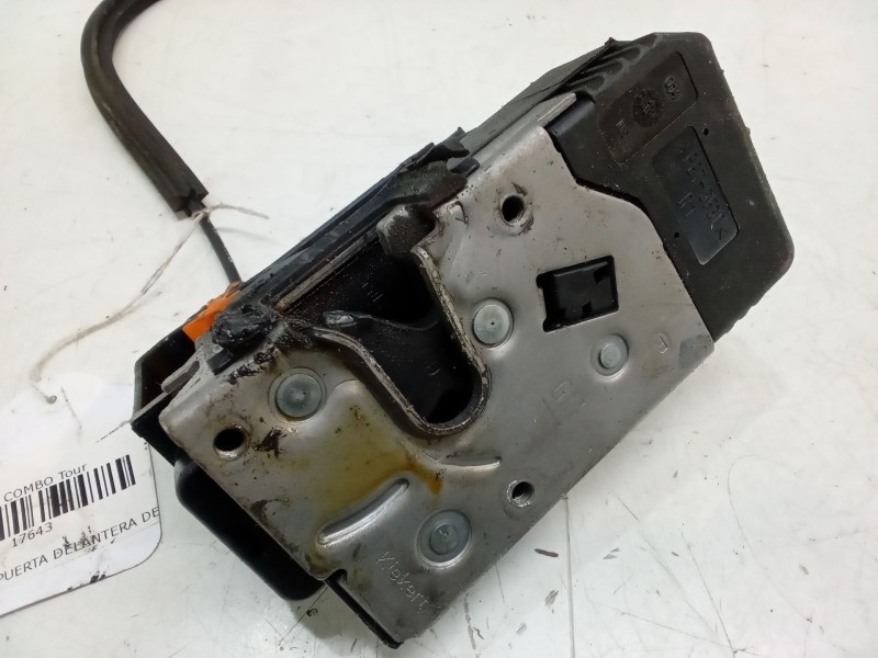Recambio de cerradura puerta delantera derecha para opel combo tour 1.7 cdti 16v referencia OEM IAM   