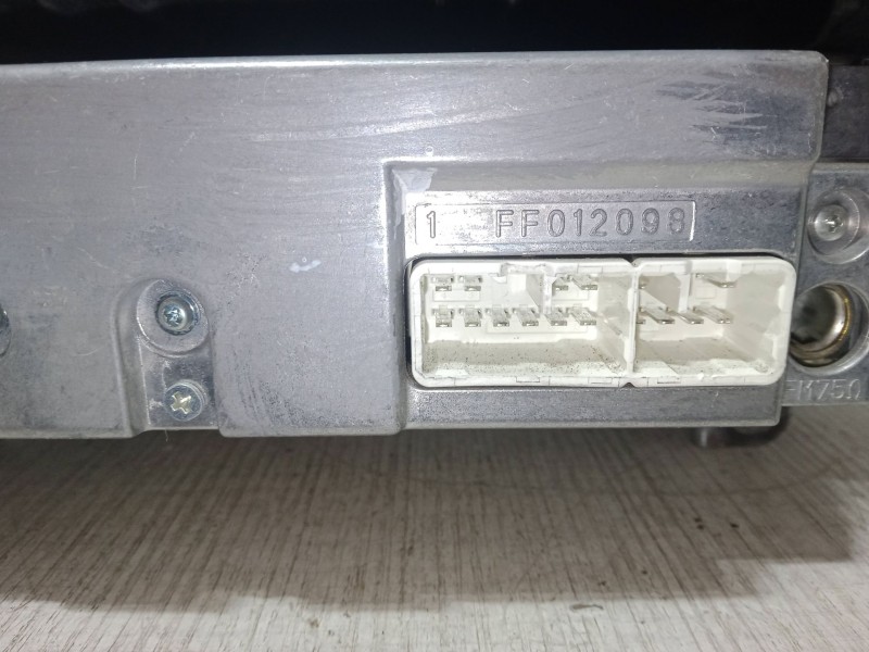 Recambio de radio cd para toyota iq (_j1_) 1.33 (ngj10_) referencia OEM IAM 1FF012098  