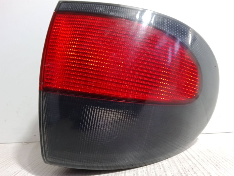 Recambio de piloto trasero izquierdo para renault megane i classic (la0/1_) 1.9 d (la0a, la0u, la0r) referencia OEM IAM   