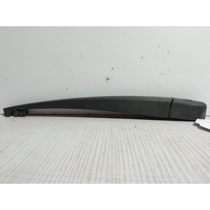 Recambio de brazo limpia trasero para peugeot 207/207+ (wa_, wc_) 1.6 hdi referencia OEM IAM   