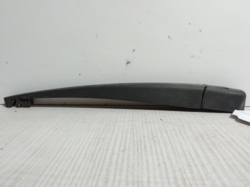 Recambio de brazo limpia trasero para peugeot 207/207+ (wa_, wc_) 1.6 hdi referencia OEM IAM   