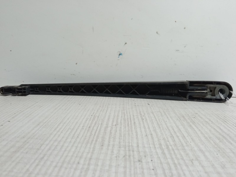 Recambio de brazo limpia trasero para peugeot 207/207+ (wa_, wc_) 1.6 hdi referencia OEM IAM   