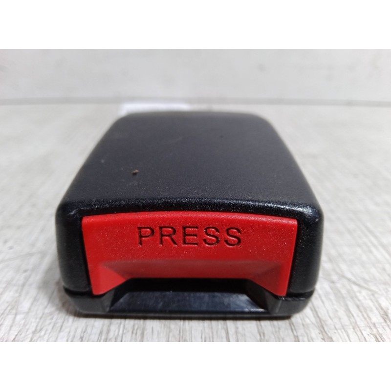 Recambio de anclaje cinturon delantero derecho para mazda 323 f vi hatchback (bj) 2.0 (bjfw) referencia OEM IAM   