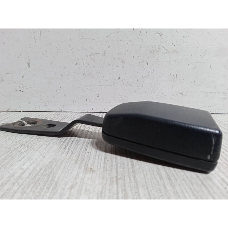 Recambio de anclaje cinturon delantero izquierdo para mazda 323 f vi hatchback (bj) 2.0 (bjfw) referencia OEM IAM   