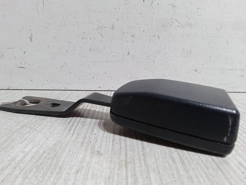 Recambio de anclaje cinturon delantero izquierdo para mazda 323 f vi hatchback (bj) 2.0 (bjfw) referencia OEM IAM   